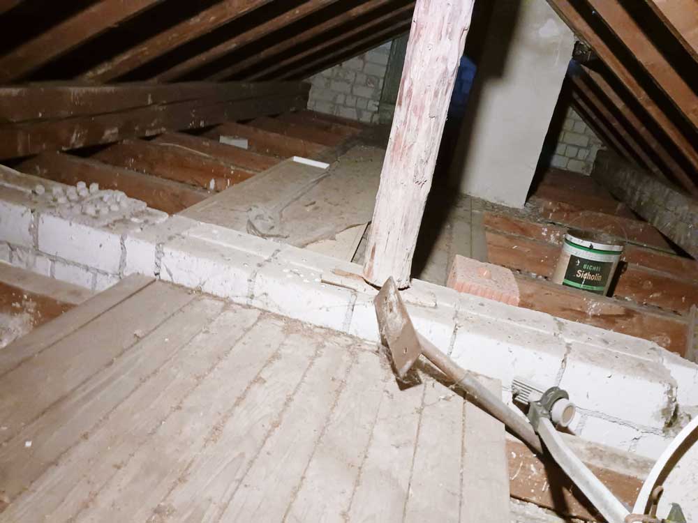 Zellulosedaemmung-einbringen_1.ausraeumen